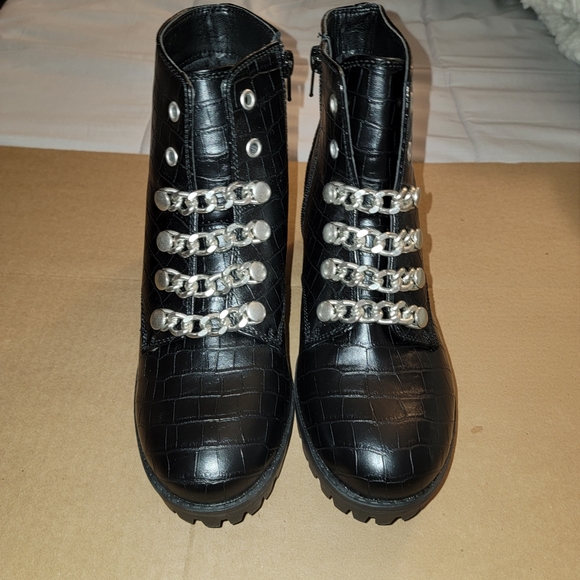 SUGAR Black Croc Obvi Combat Memory Foam Slip-On Block Heel Boots SZ 8 - Picture 2 of 8